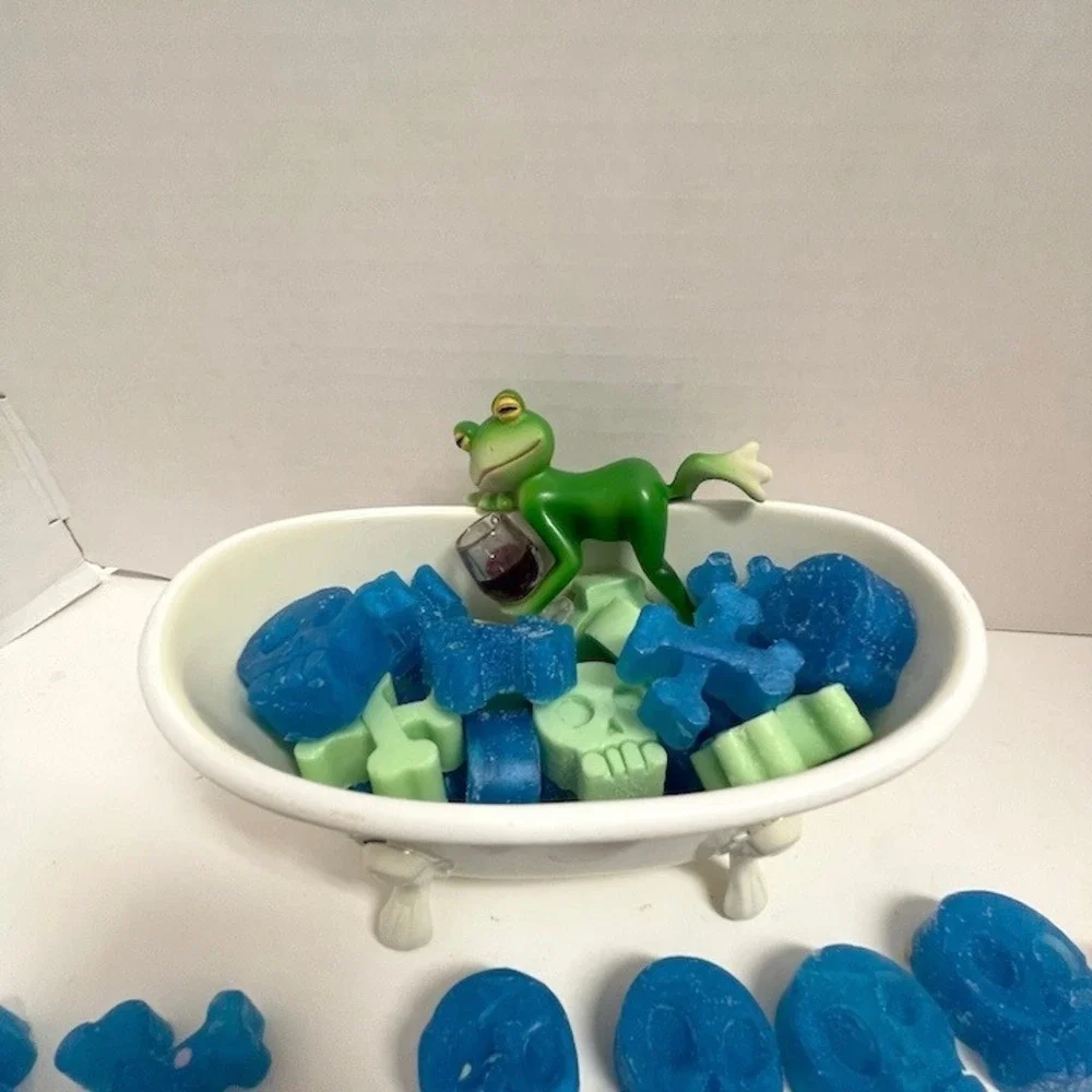 Whimsical Drinking Frog‎ Soap Dish Planter with 46 Handcrafted Skull Bones Soaps